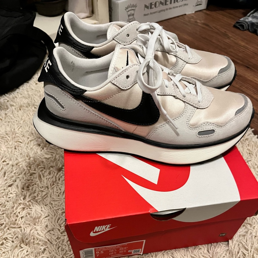 Women’s phoenix waffle size 8.5